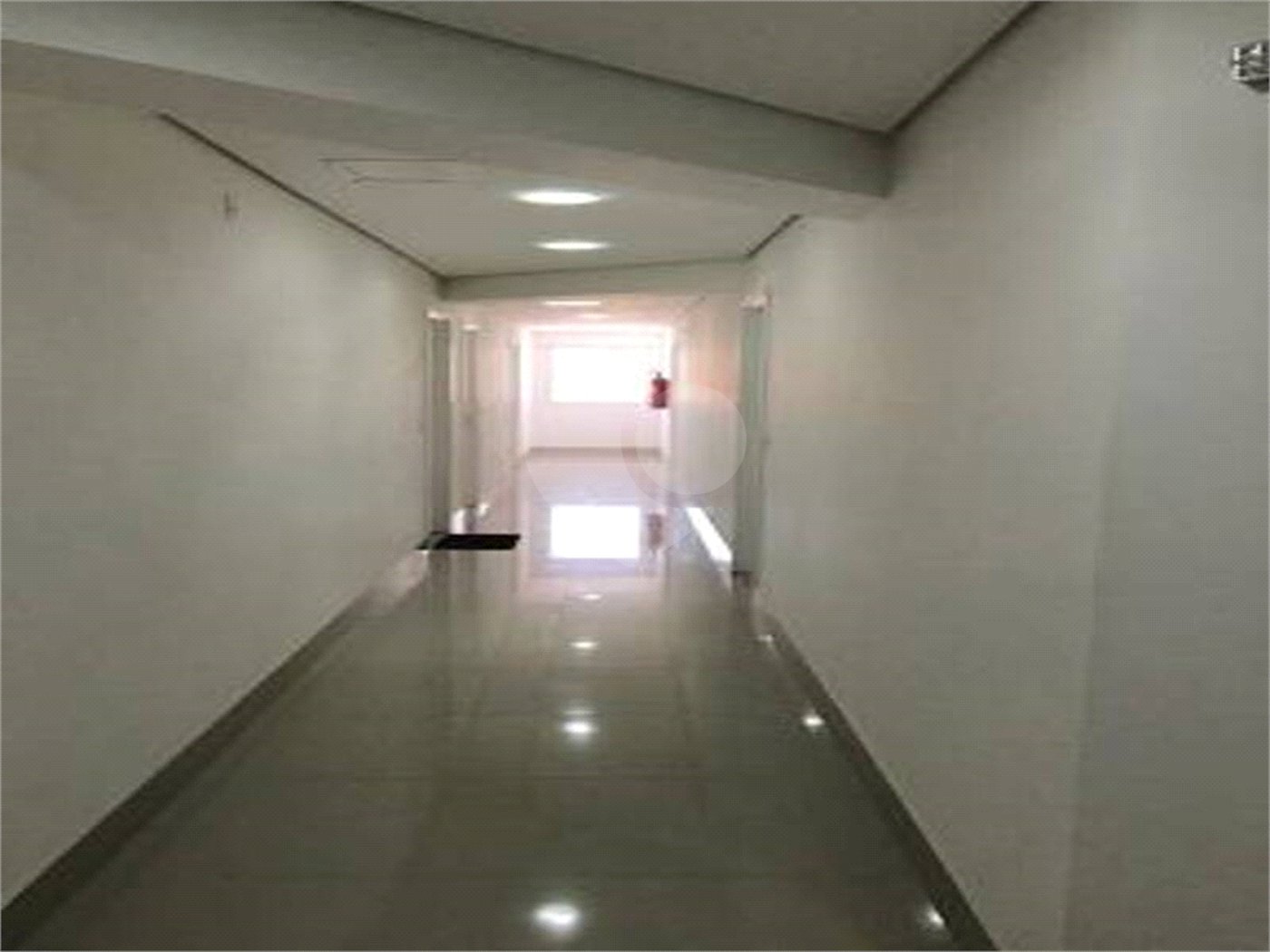 Indaiatuba - Torre Business -Venda e Locação - Escritório e WC , com area util de 39.16m² -R$ 385.000,00- Locação - R$ 2.600,00, mais condominio de R$ 317,,48 - iptu de R$ 110,63 - condominio para venda - R$ 503,86 - Complexo Office Premium de 3 torres de salas comerciais, um shopping