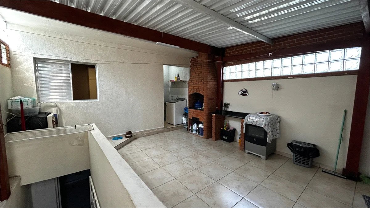 Sobrado à venda com 3 quartos, sendo 2 suítes, em Cidade São Francisco, São Paulo, SP
