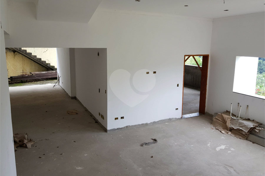 Casa à venda com 4 suítes no condomínio Suíça da Cantareira, Mairiporã - SP