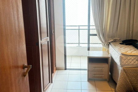 Apartamento à venda com 3 suítes em Pitangueiras, Guarujá, SP