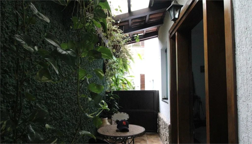 Sobrado à venda com 4 suítes em Vila Cordeiro, São Paulo, SP