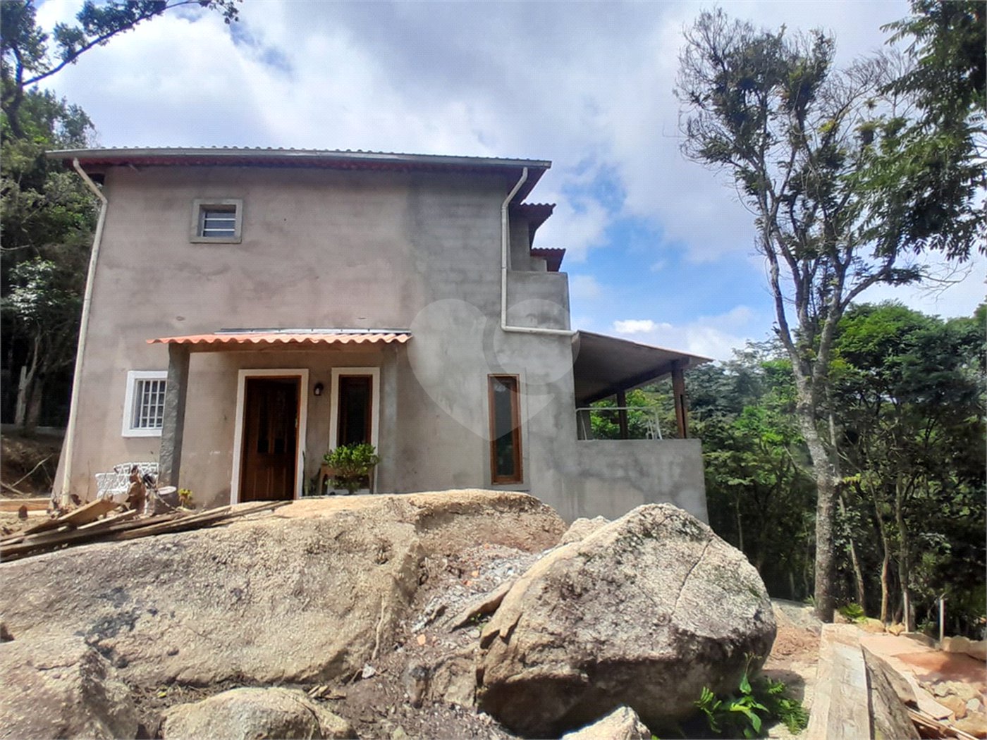 Sobrado à venda com 3 quartos, sendo 1 suíte, em Serra da Cantareira, Mairiporã, SP