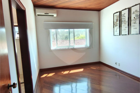 Casa à venda ou para alugar com 3 suítes no condomínio Estância Marambaia, Vinhedo - SP