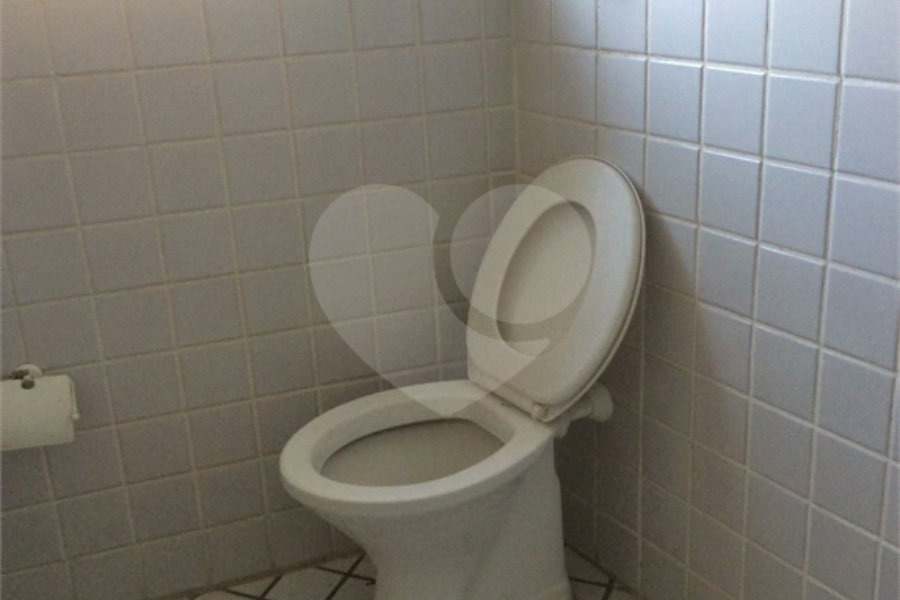 Casa à venda com 4 quartos, sendo 1 suíte, no condomínio Conselheiro Moreira de Barros, São Paulo - SP