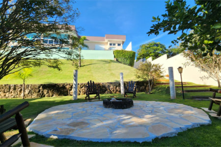 Casa à venda com 5 quartos, sendo 2 suítes, no condomínio Residencial Jardim Primavera, Louveira - SP