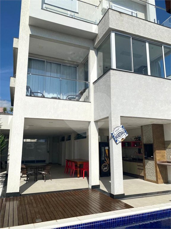 Casa à venda com 4 quartos, sendo 3 suítes, no condomínio Brisa 1, Mogi das Cruzes - SP