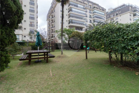 Apartamento à venda com 4 quartos, sendo 2 suítes,  em Alto de Pinheiros, São Paulo, SP