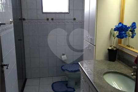 Sobrado à venda com 3 quartos, sendo 1 suíte,  em Vila Oliveira, Mogi das Cruzes, SP
