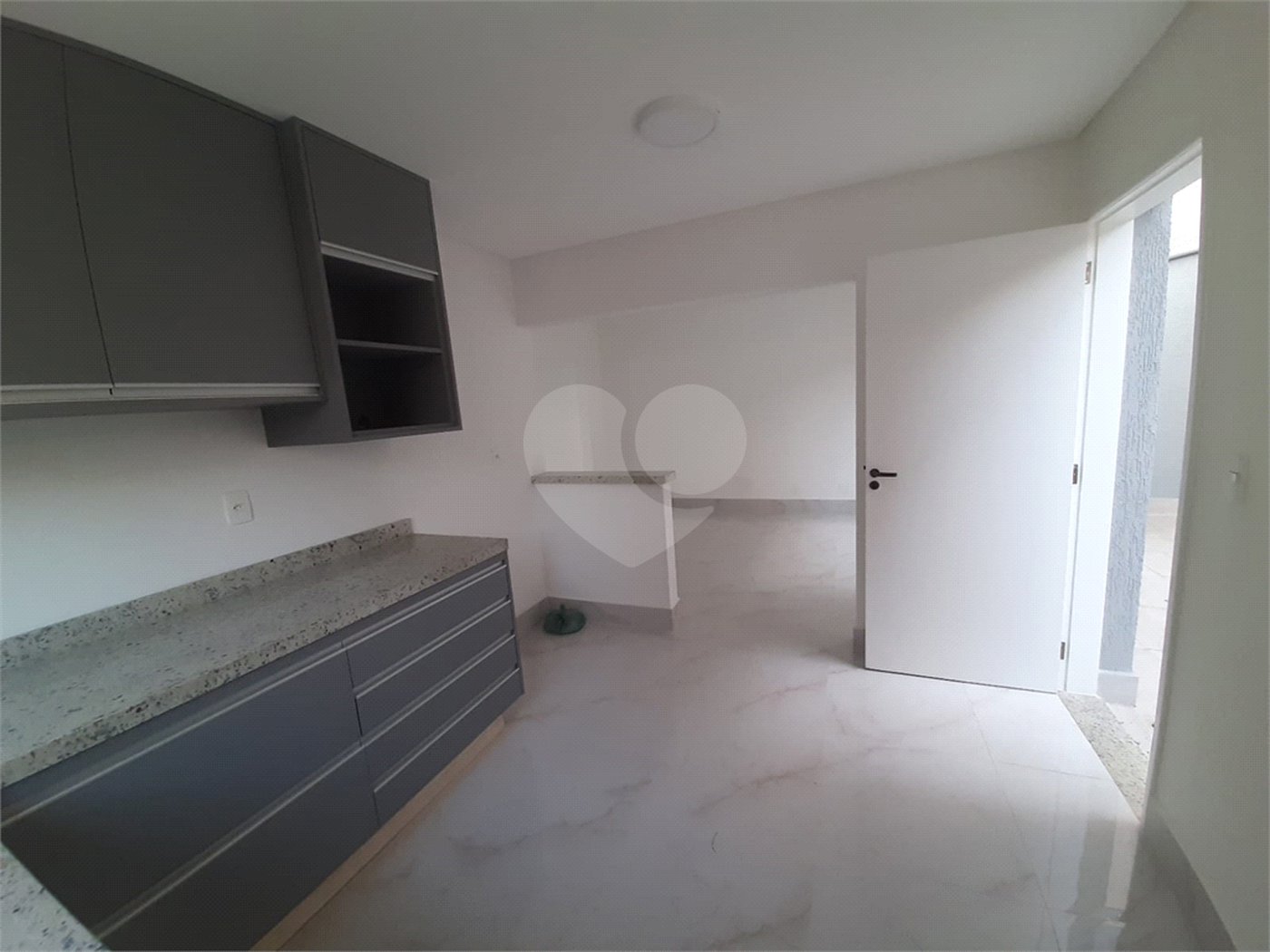 Sobrado à venda com 4 quartos, sendo 3 suítes, em Vila Paulicéia, São Paulo, SP