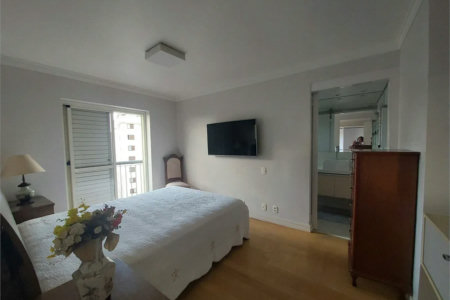 Apartamento à venda com 3 quartos, sendo 2 suítes,  em Cidade São Francisco, São Paulo, SP