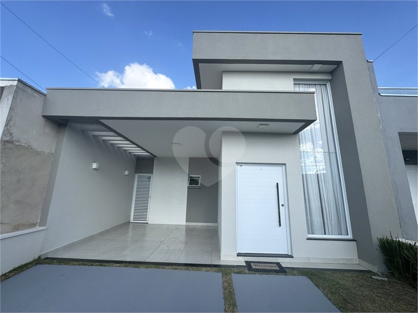 Casa à venda com 3 quartos, sendo 1 suíte, no condomínio Jardim Guarujá, Salto - SP