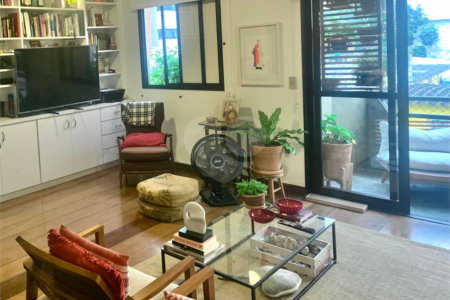 Apartamento à venda com 2 quartos, sendo 1 suíte,  em Real Parque, São Paulo, SP