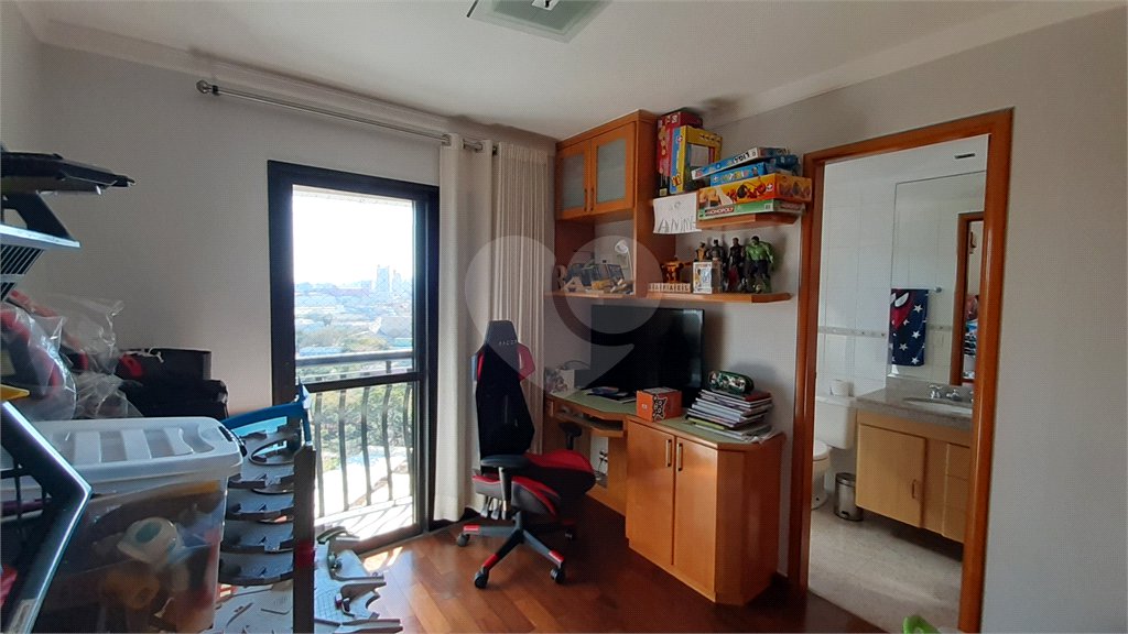 Apartamento à venda com 3 quartos, sendo 2 suítes, em Alto da Boa Vista, São Paulo, SP
