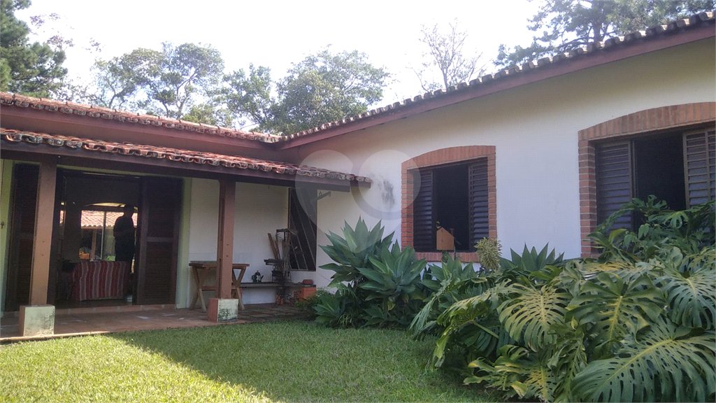 Casa à venda com 5 quartos, sendo 3 suítes, no condomínio Alpes da Cantareira, Mairiporã - SP