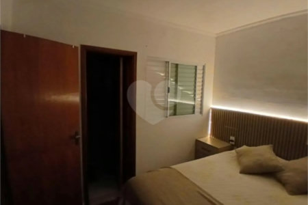 Casa à venda com 3 quartos, sendo 1 suíte, no condomínio Residencial Doutor Emanuel Dias, São Paulo - SP