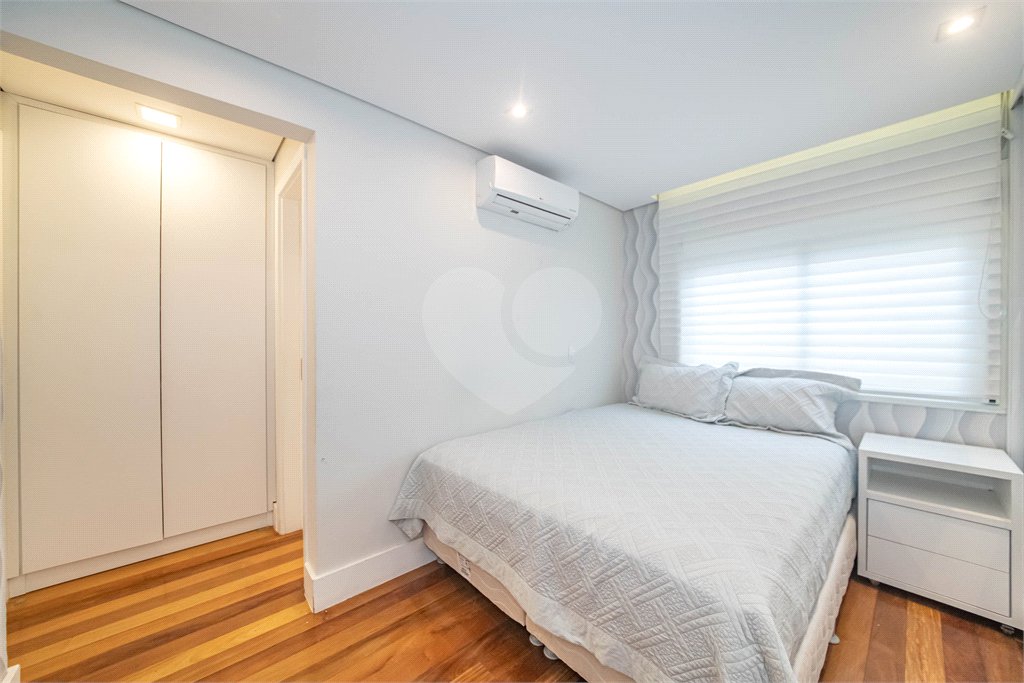 Apartamento à venda com 3 quartos, sendo 2 suítes, em Vila Mariana, São Paulo, SP