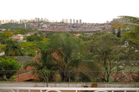 Sobrado à venda com 4 quartos, sendo 2 suítes,  em Jardim Leonor, São Paulo, SP