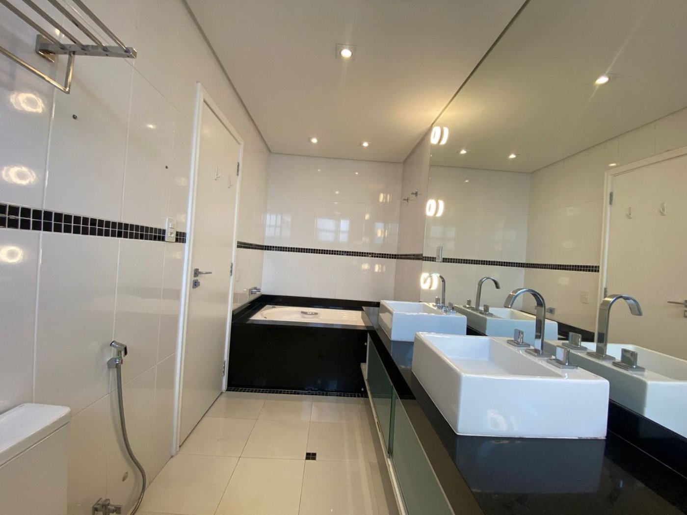 Apartamento com 3 dormitórios para alugar, 198 m² por R$ 16.000,02/mês - Gonzaga - Santos/SP