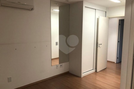 Apartamento à venda com 3 quartos, sendo 2 suítes,  em Paraíso do Morumbi, São Paulo, SP