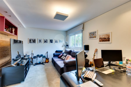 Casa à venda com 4 quartos, sendo 3 suítes, no condomínio Vila Hípica, São Paulo - SP