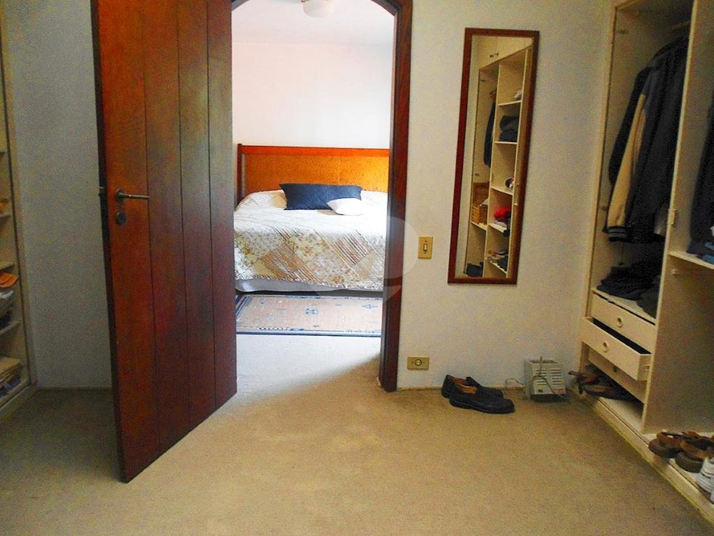 Sobrado à venda com 5 quartos, sendo 2 suítes, em Interlagos, São Paulo, SP
