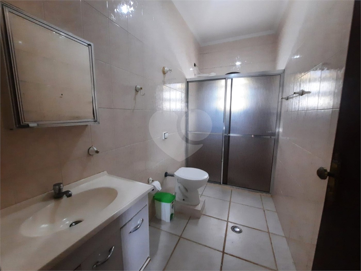 Casa à venda com 3 quartos, sendo 1 suíte,  em Jardim Aruan, Caraguatatuba, SP