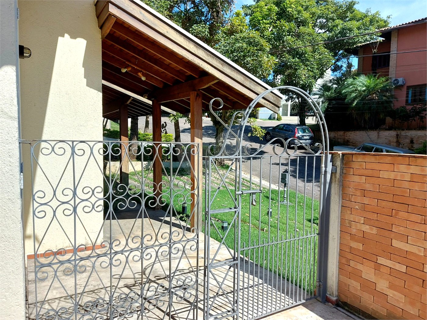 Casa charmosa e elegante localizada no deslumbrante Condomínio Villagio Capriccio Louveira SP
