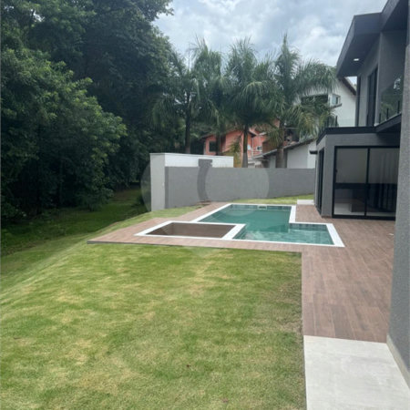 Casa à venda com 4 suítes no condomínio Figueira Garden, Atibaia - SP