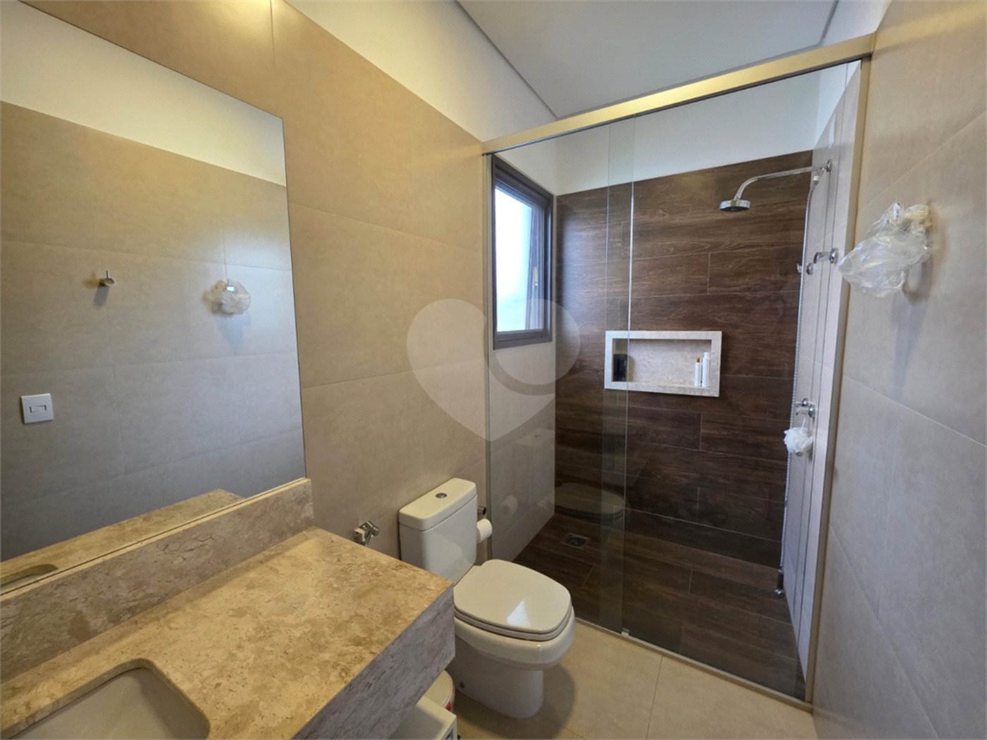 Casa à venda com 4 suítes no condomínio Residencial Jardim Primavera, Louveira - SP