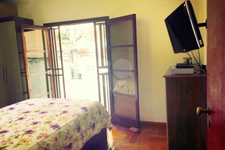 Sobrado à venda com 4 quartos, sendo 1 suíte, em Jardim Sarah, São Paulo, SP