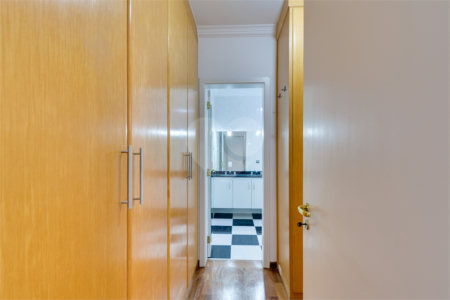 Casa para alugar com 4 quartos, sendo 2 suítes, no condomínio Cassiano Ricardo, São Paulo - SP