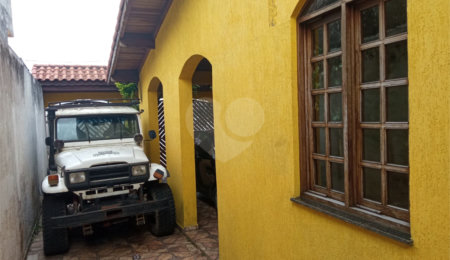 Casa à venda com 4 quartos, sendo 1 suíte,  em Vila Bela Flor, Mogi das Cruzes, SP