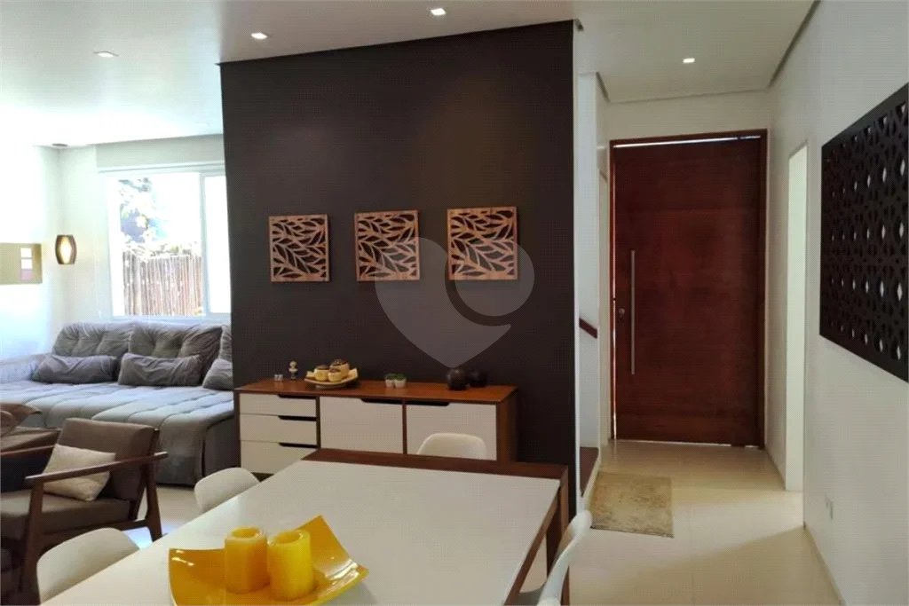Maravilhosa Casa em Condomínio com 4 Suítes na Praia de Juquehy!!!