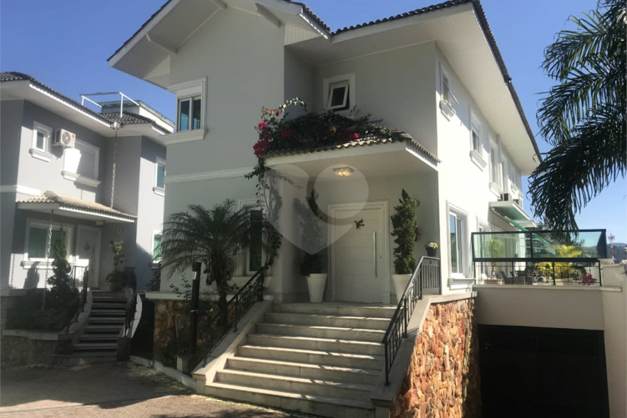 Casa à venda com 3 suítes no condomínio Quinta de Santo Antônio, São Paulo - SP