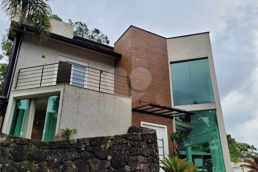 Casa à venda com 3 suítes no condomínio Parque Petrópolis 4 Secção, Mairiporã - SP