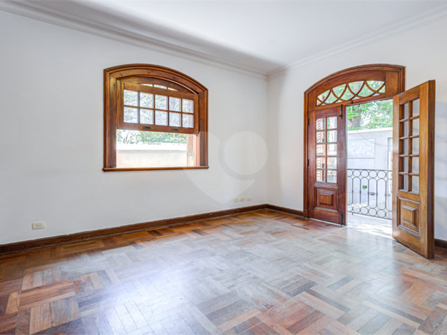 Casa à venda com 5 quartos, sendo 3 suítes,  em Alto da Boa Vista, São Paulo, SP