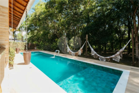 Casa à venda com 5 quartos, sendo 4 suítes, no condomínio Figueira Garden, Atibaia - SP
