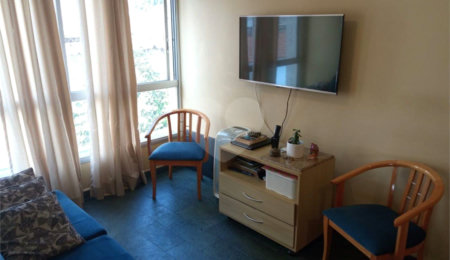 Lindo apartamento, muito bem conservado, com bom espaço interno.