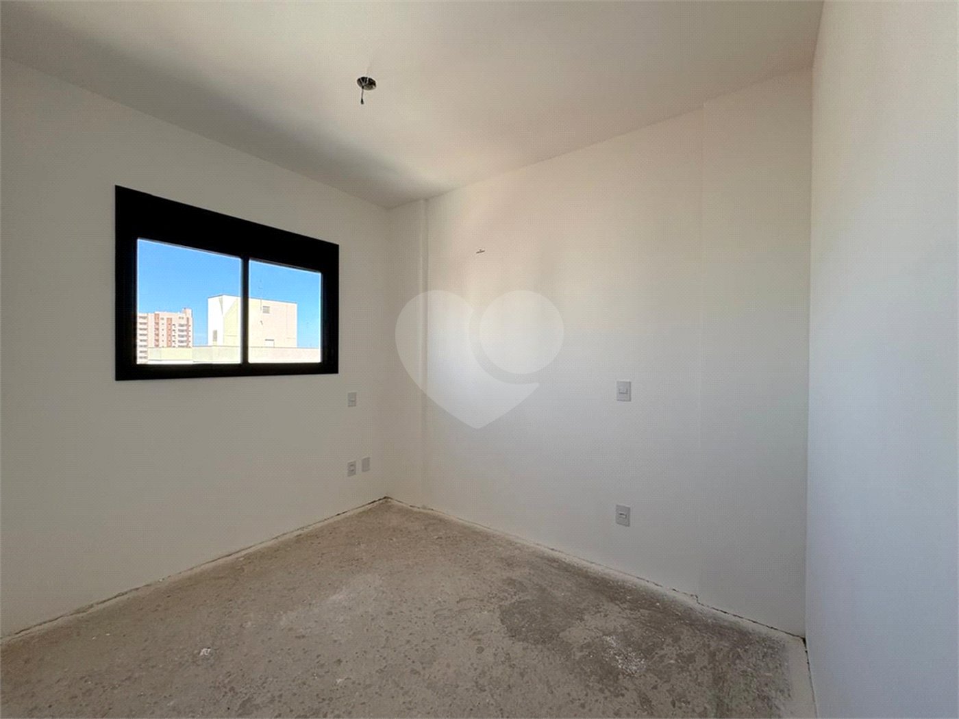 Apartamento no IRINEU MASSARI á venda