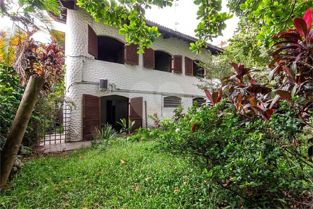 Casa à venda com 4 quartos, sendo 1 suíte, em Jardim das Bandeiras, São Paulo, SP