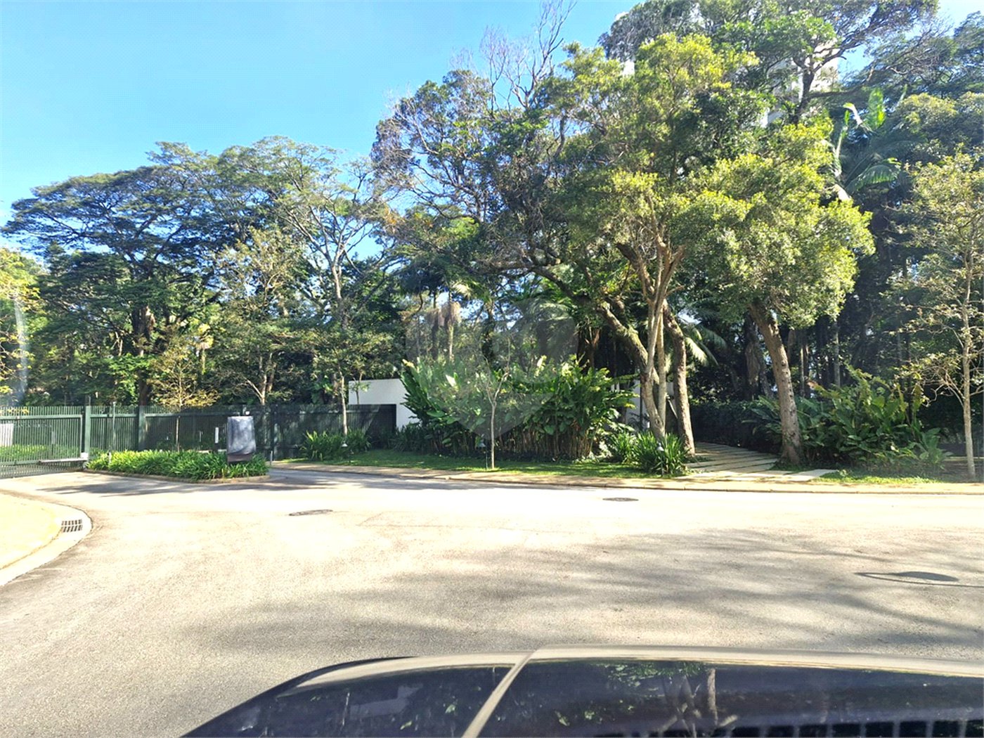 Terreno à venda no condomínio Chácara Santa Helena, São Paulo - SP