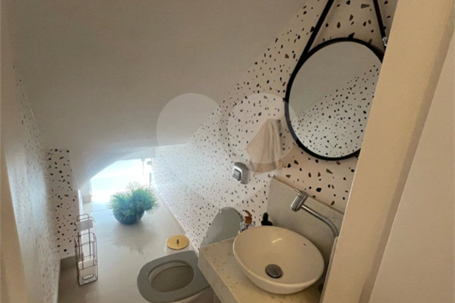 Sobrado à venda com 3 quartos, sendo 1 suíte,  em Vila Irmãos Arnoni, São Paulo, SP