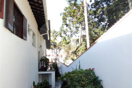 Sobrado à venda com 4 quartos, sendo 2 suítes, em Interlagos, São Paulo, SP