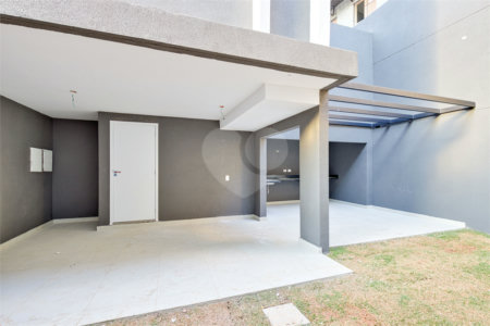 Casa à venda com 3 quartos, sendo 1 suíte, no condomínio Cube Villa, São Paulo - SP