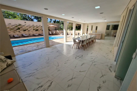 Casa à venda com 4 suítes no condomínio Villa Viana II, Cotia - SP