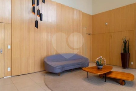 Apartamento à venda com 2 quartos, sendo 1 suíte,  em Quarta Parada, São Paulo, SP