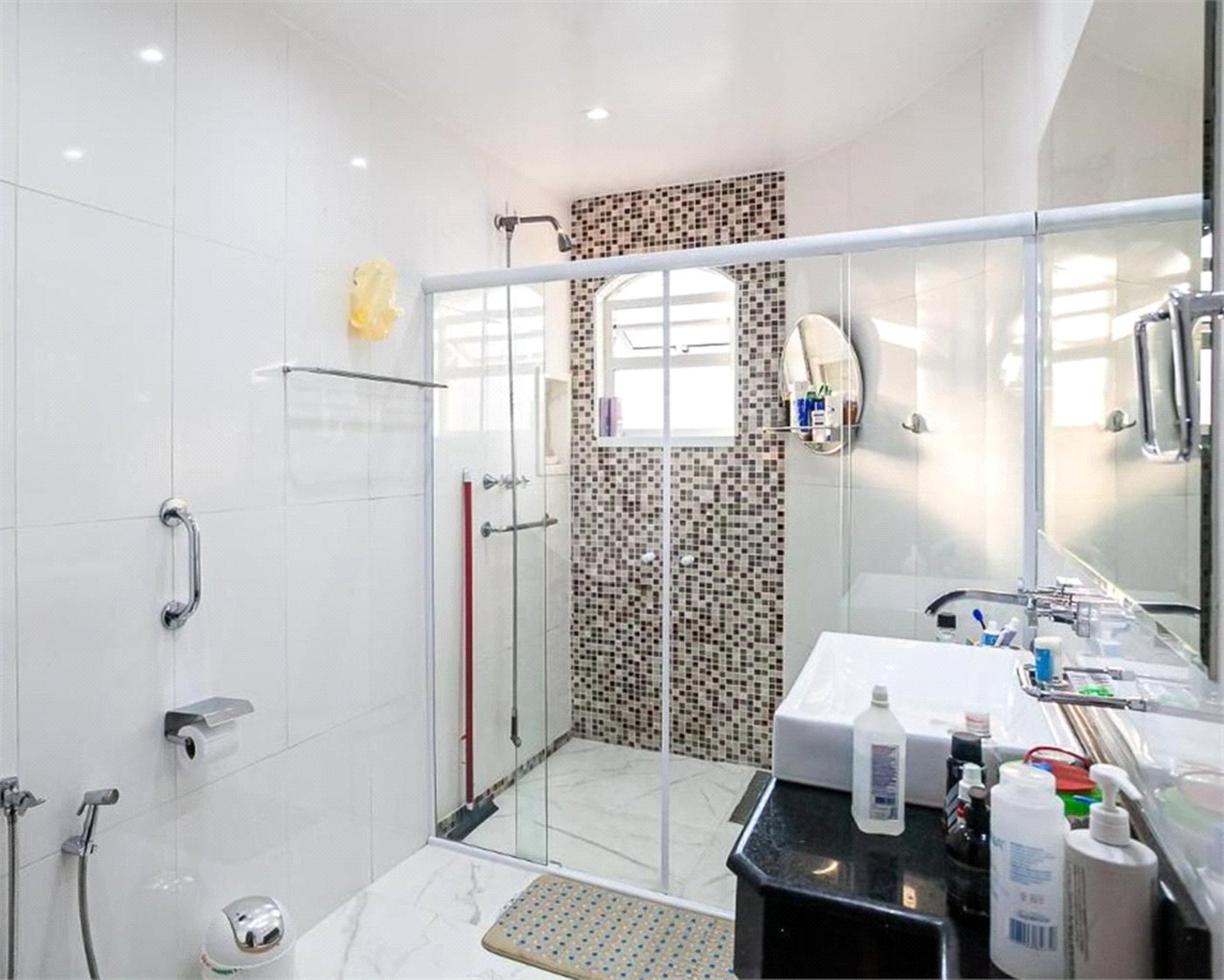 Casa à venda com 3 quartos, sendo 1 suíte, em Parque das Nações, Santo André, SP