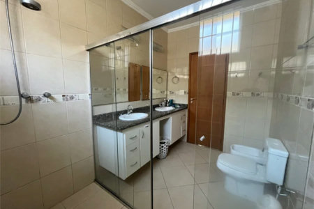 Sobrado à venda com 4 quartos, sendo 1 suíte, em Vila Cordeiro, São Paulo, SP