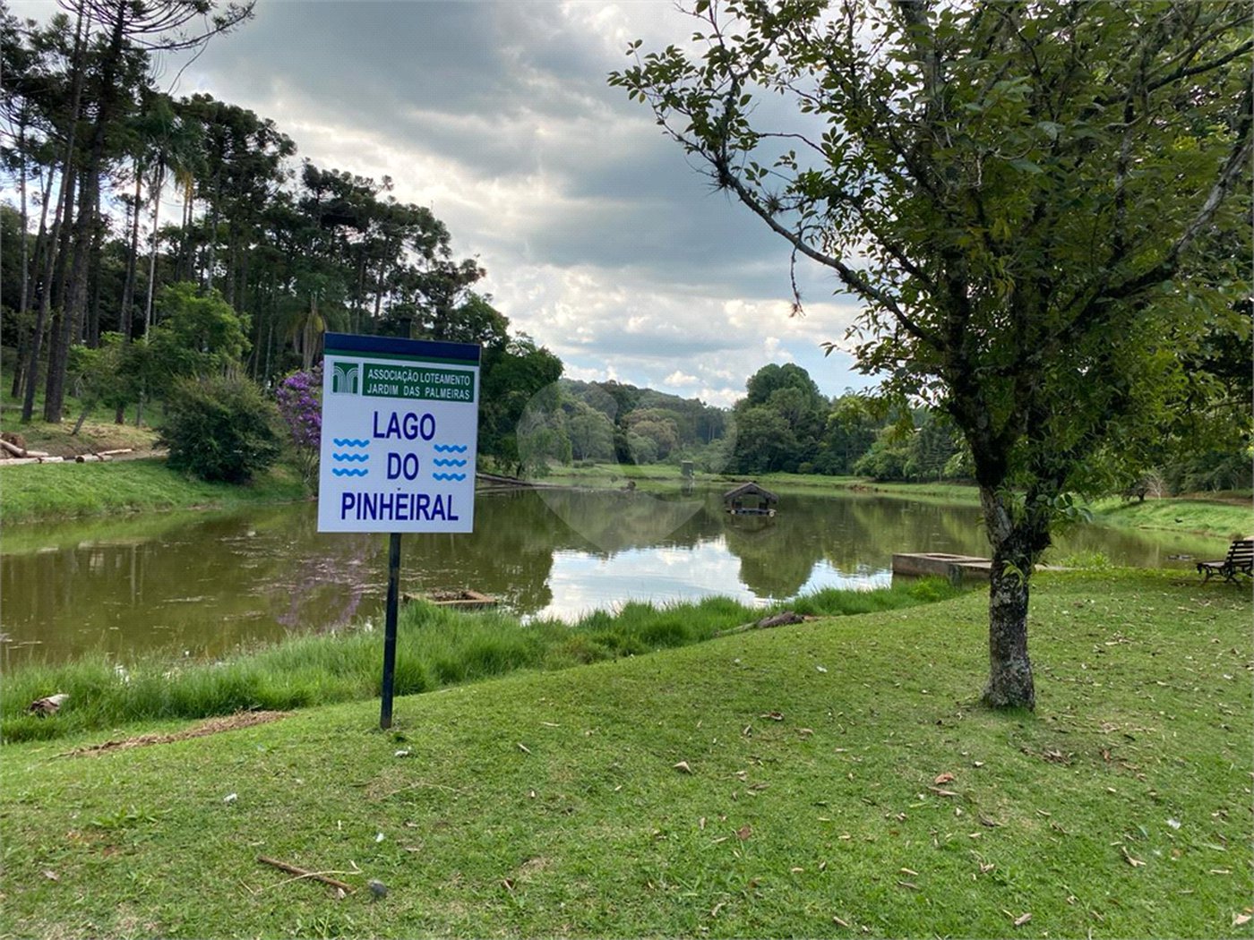 Casa à venda com 4 quartos, sendo 3 suítes,  no condomínio Jardim das Palmeiras, Bragança Paulista - SP