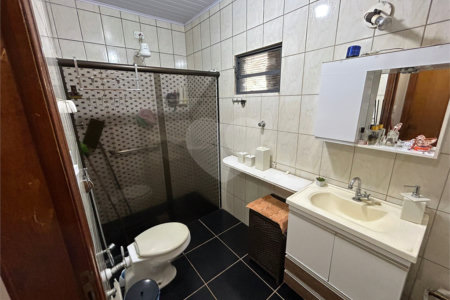 Casa à venda com 4 quartos, sendo 1 suíte, no Centro, Cravinhos, SP